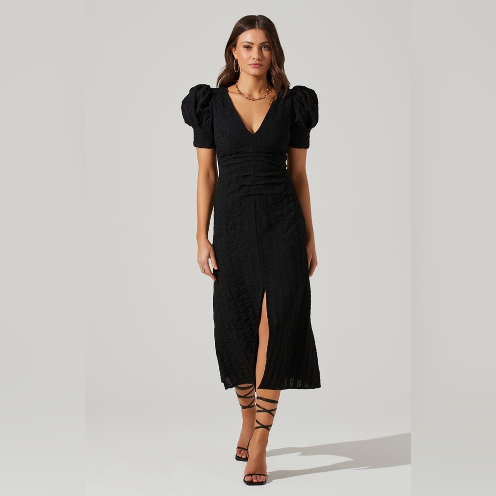 Brand new with tags ASTR puff sleeve v neck dress